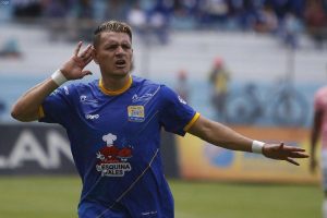 Vasco tenta contratar o centroavante Carlos Garcés