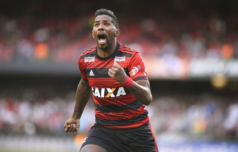 Internacional próximo de Rodinei: Outros laterais também interessam