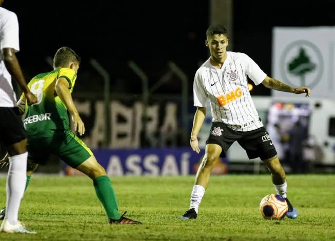 Corinthians vence Cuiabá e garante classificação para a terceira fase da Copinha