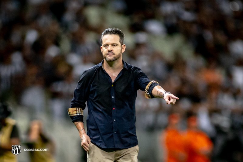 Mas já? Argel Fucks ‘cai de patamar’ e é demitido pelo Ceará
