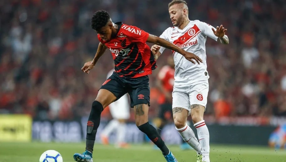 Bambu tem proposta de três clubes da França e pode deixar o Athletico-PR