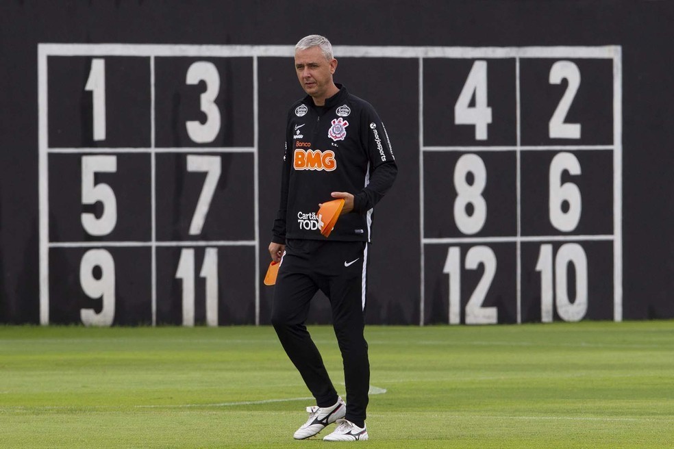 Opinião: Corinthians precisa dar um passo para trás, e não dois