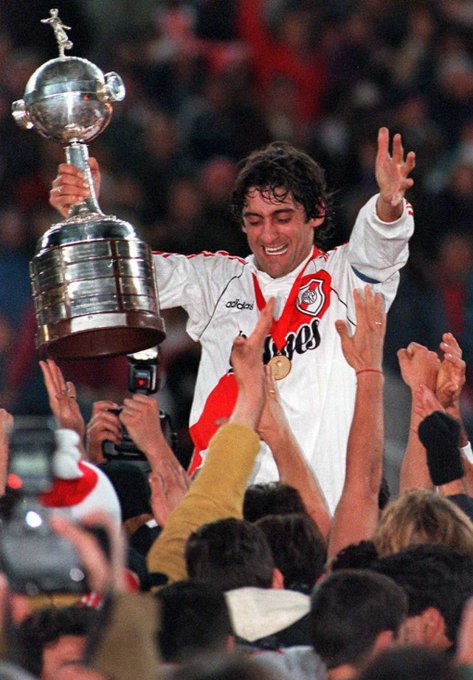 Enzo Francescoli estreava pelo River Plate há 38 anos