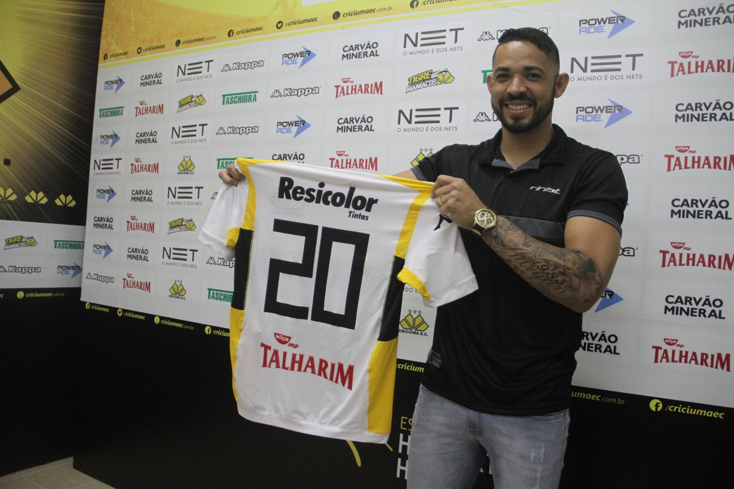 Luiz, ex-goleiro do Criciúma, relata: “não era vontade minha sair” em exclusiva