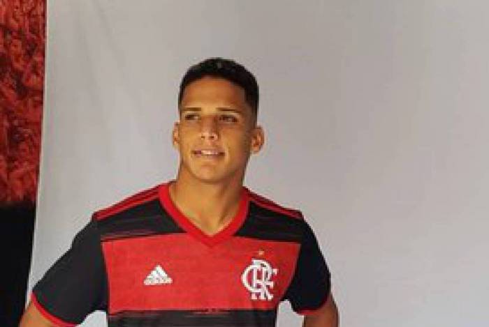 Dívida faz Flamengo emprestar jogadores ao Náutico