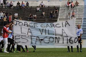 Os jogadores do Cerro mandando uma mensagem de apoio a Jorge García. Foto: Tenfield