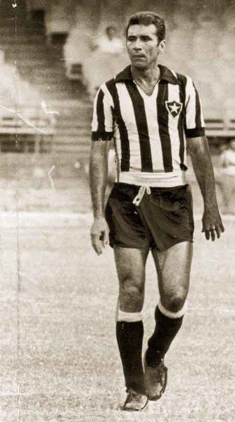 Lenda do futebol! Nilton Santos completaria 95 anos neste sábado