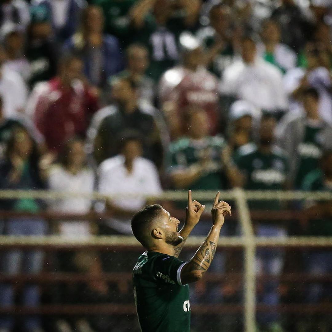 Zé Rafael, meia do Palmeiras, faz aniversário