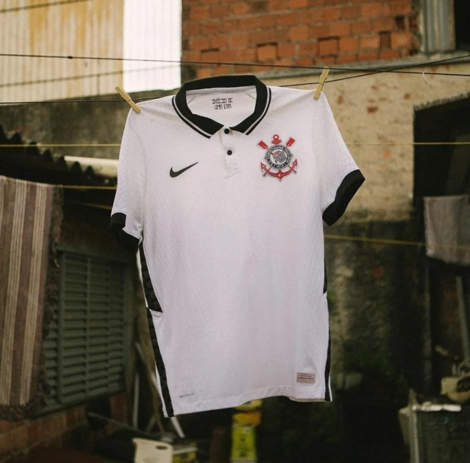 BMG quer 50 mil aberturas de conta para mudar cor do logo na camisa do Corinthians