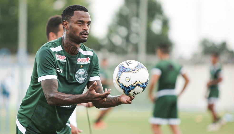 Coritiba antecipa fim do empréstimo e devolve Renê Junior ao Corinthians