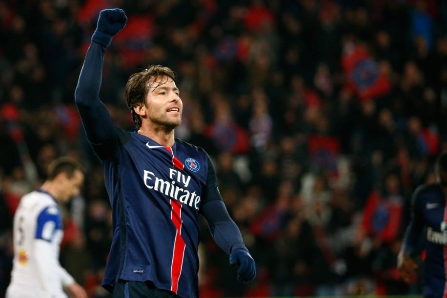 Maxwell, o jogador vitorioso que desbravou a Europa completa 39 anos