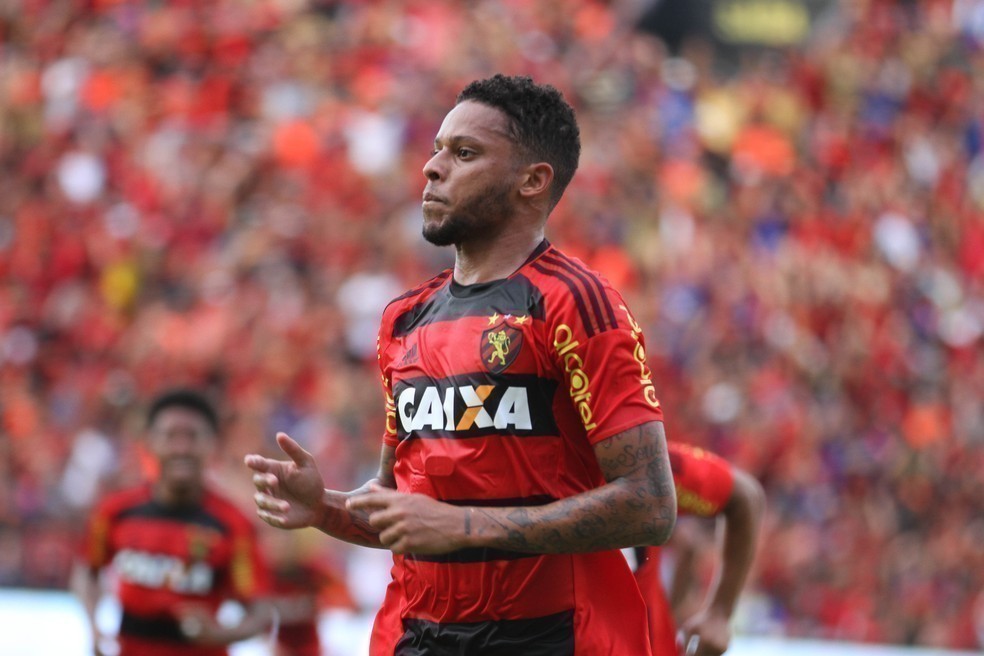 Parabéns, André! O artilheiro de Santos e Sport completa 30 anos!