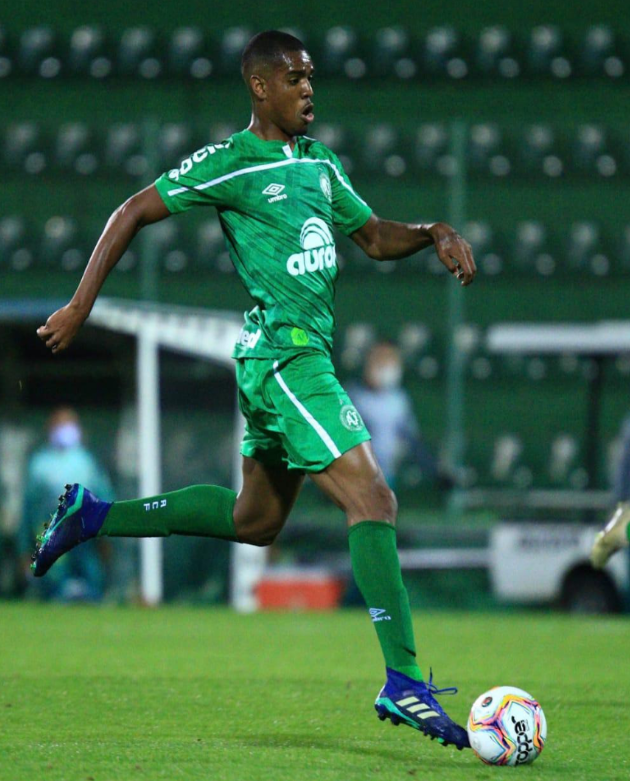 Alan Grafite fala com orgulho do apelido e festeja primeiro título na Série B