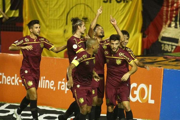 Sport passa sufoco, mas vence Fluminense, e abre distância do Z4 da Série A
