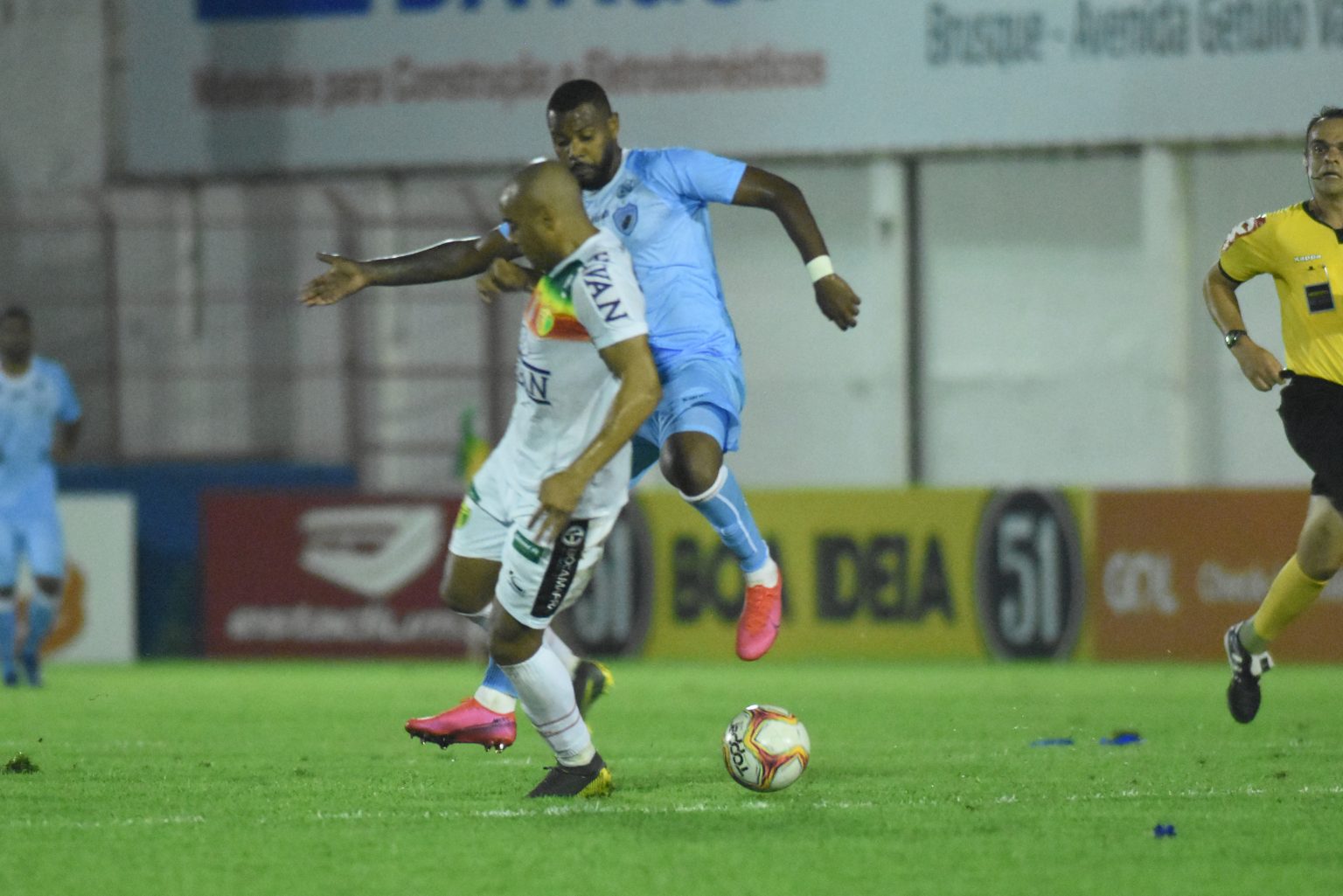 Brusque vence Londrina em jogo adiado da 6ª rodada e assume liderança do Grupo B
