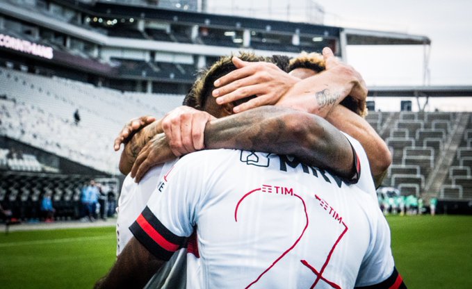 Em goleada histórica, Flamengo vence Corinthians na Neo Química Arena