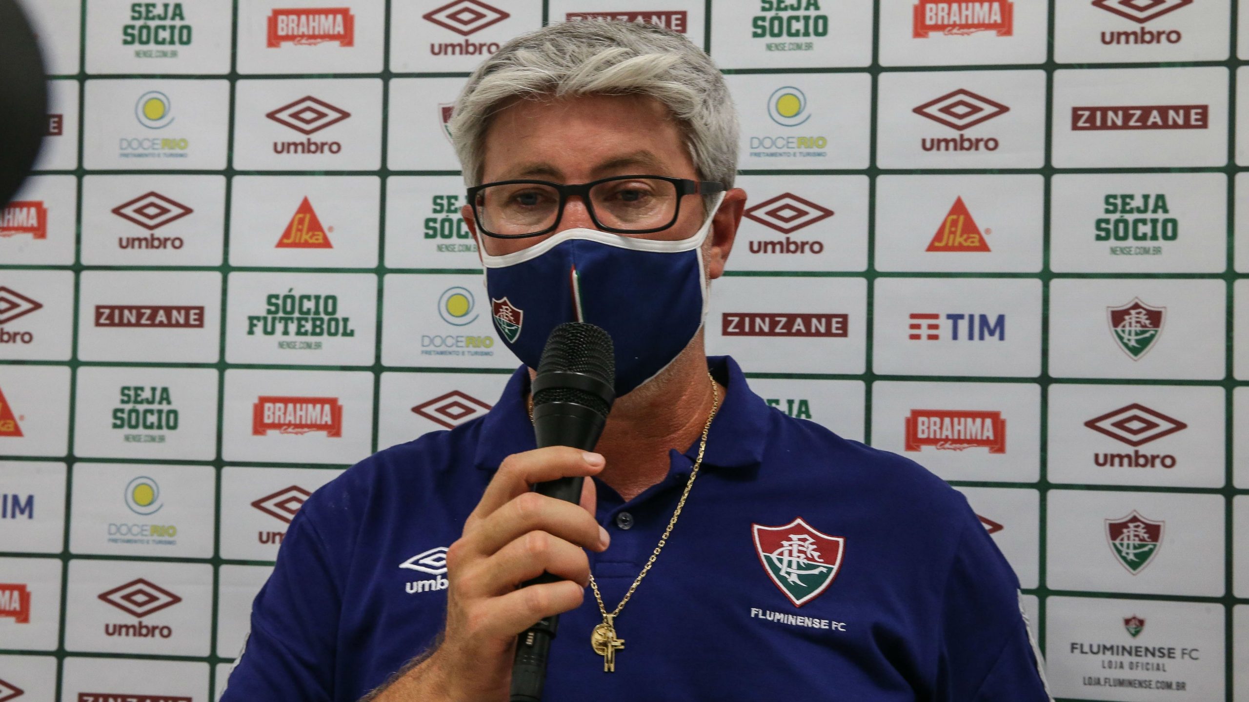 Odair lembra críticas no Inter e cutuca Coudet sobre escalação de “volantes”