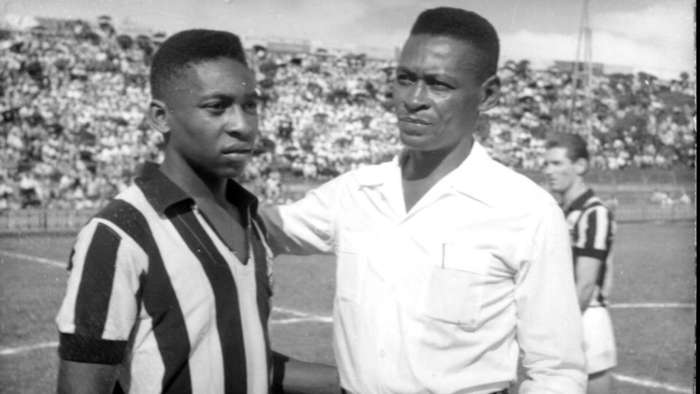 Pelé e Dondinho, seu pai (Foto: Reprodução / Acervo Pelé)