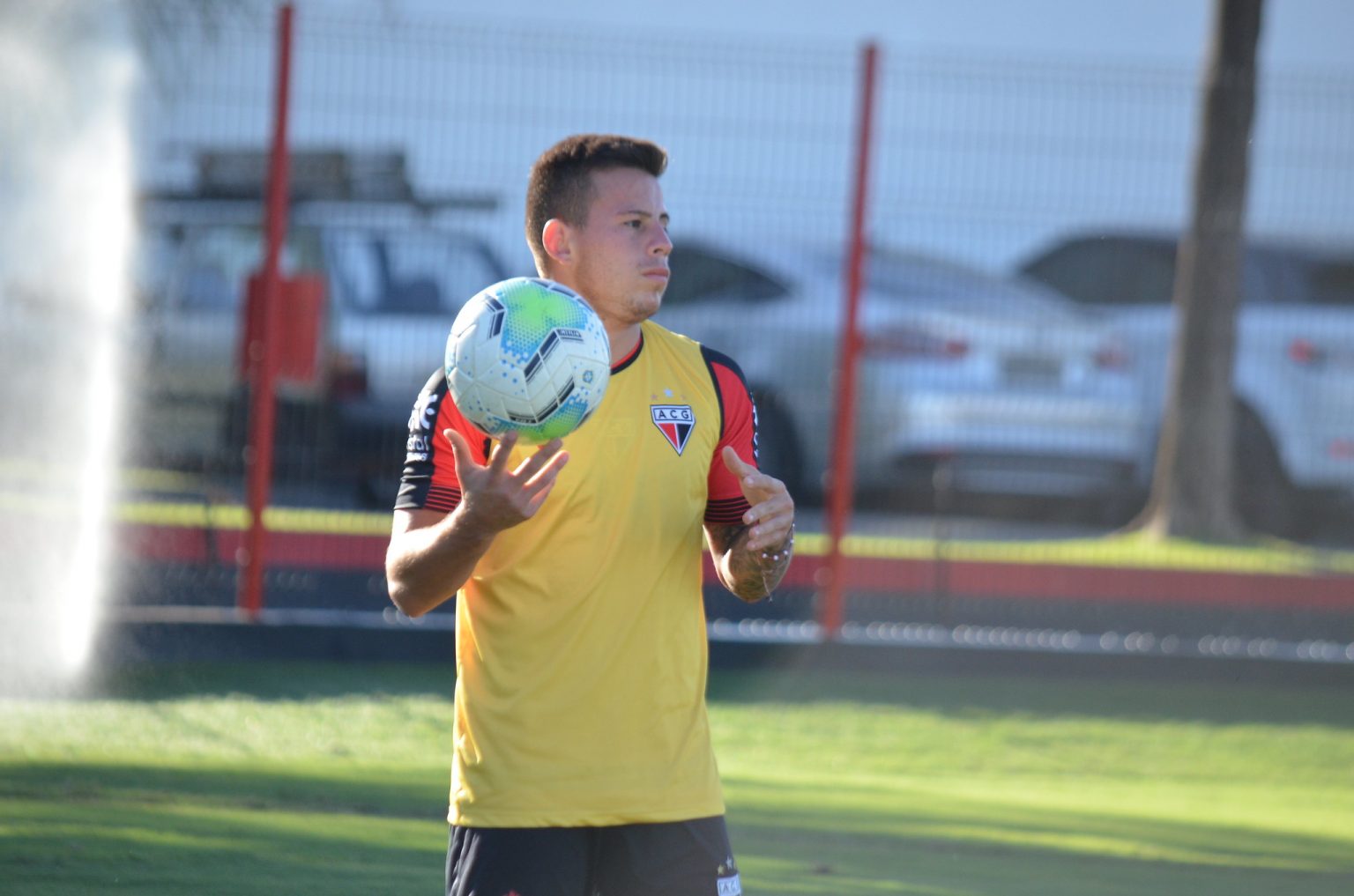 Depois de declaração polêmica do presidente, Atlético-GO rescinde com Henry Vaca