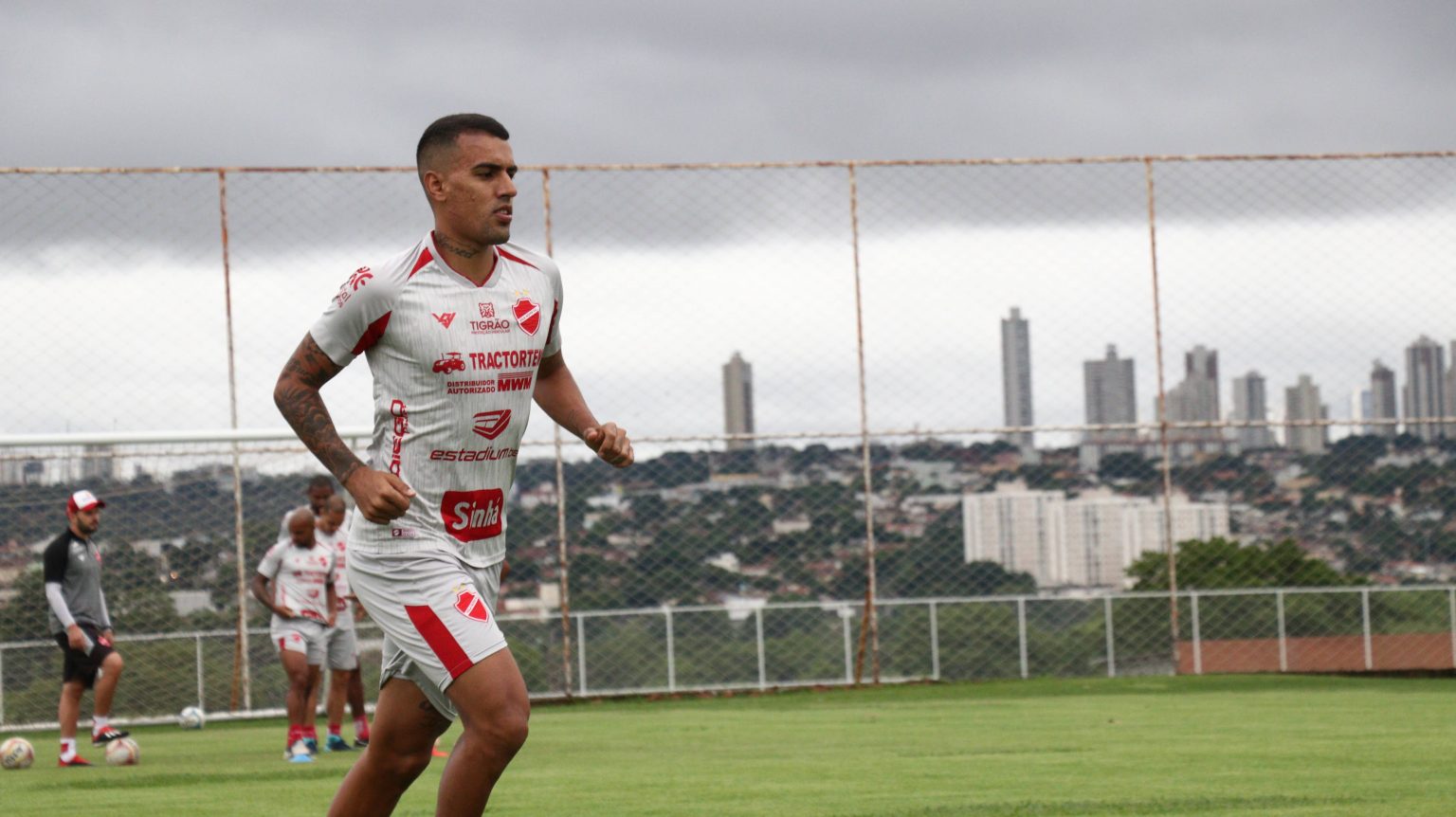Na mira do Vasco, Mário Henrique se diz feliz no Vila Nova: “melhor fase da carreira”