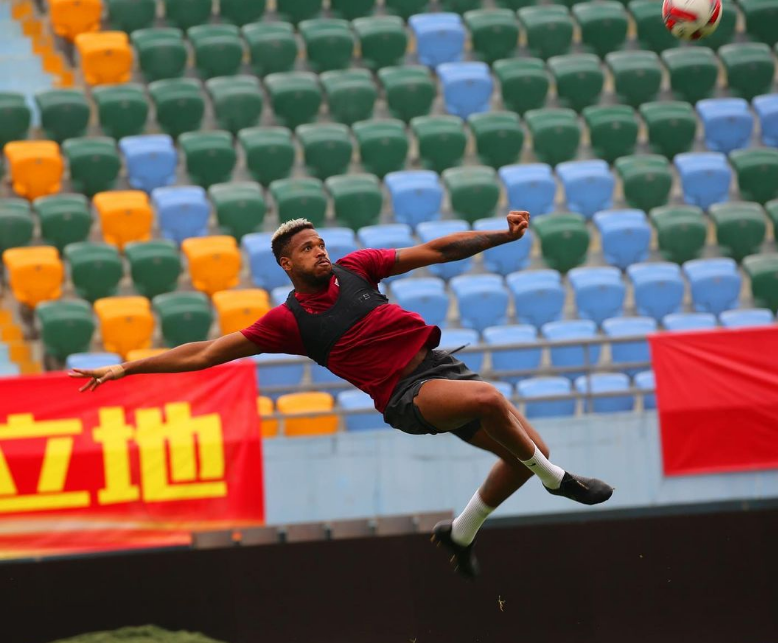 Bom filho a casa torna! Atacante Dominic fará reabilitação no CT do Athletico Paranaense
