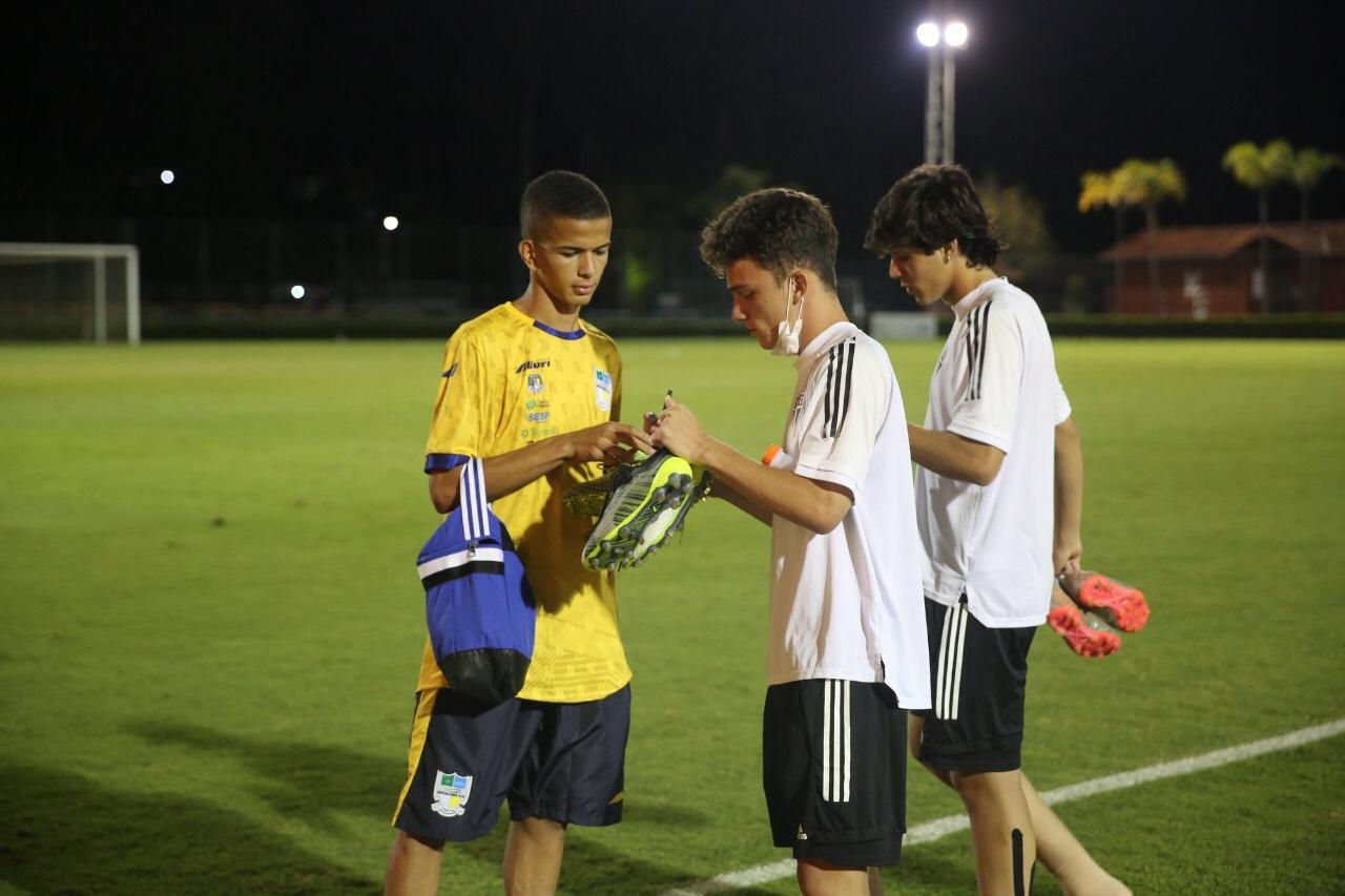 São Paulo: conheça Brian Carvalho, jogador versátil e de grande coração