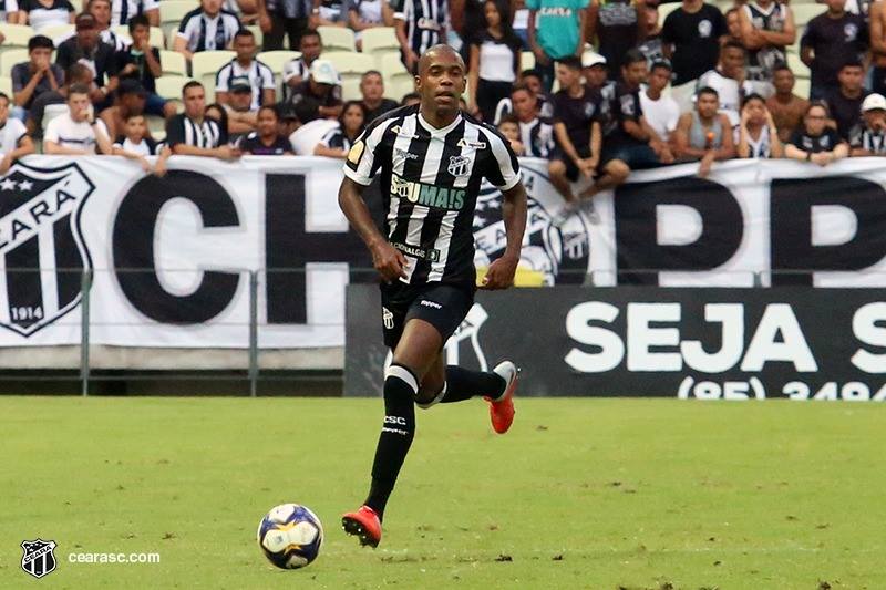 Fabinho celebra 100 jogos com a camisa do Ceará