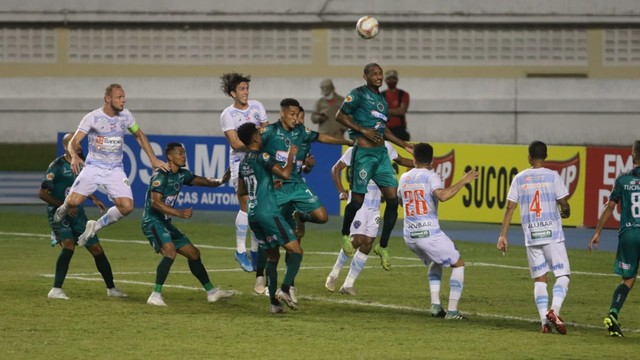 Paysandu acha gol de pênalti no final e empata com Manaus em casa