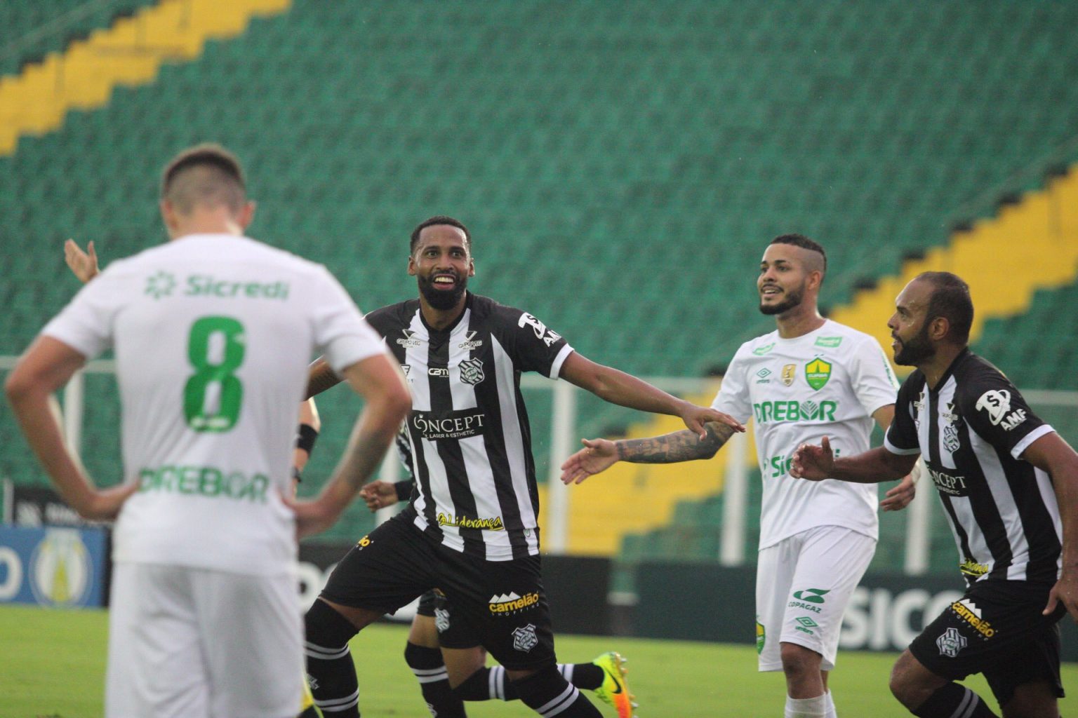 Figueirense vence 3ª seguida e escapa da zona de rebaixamento da Série B 2020