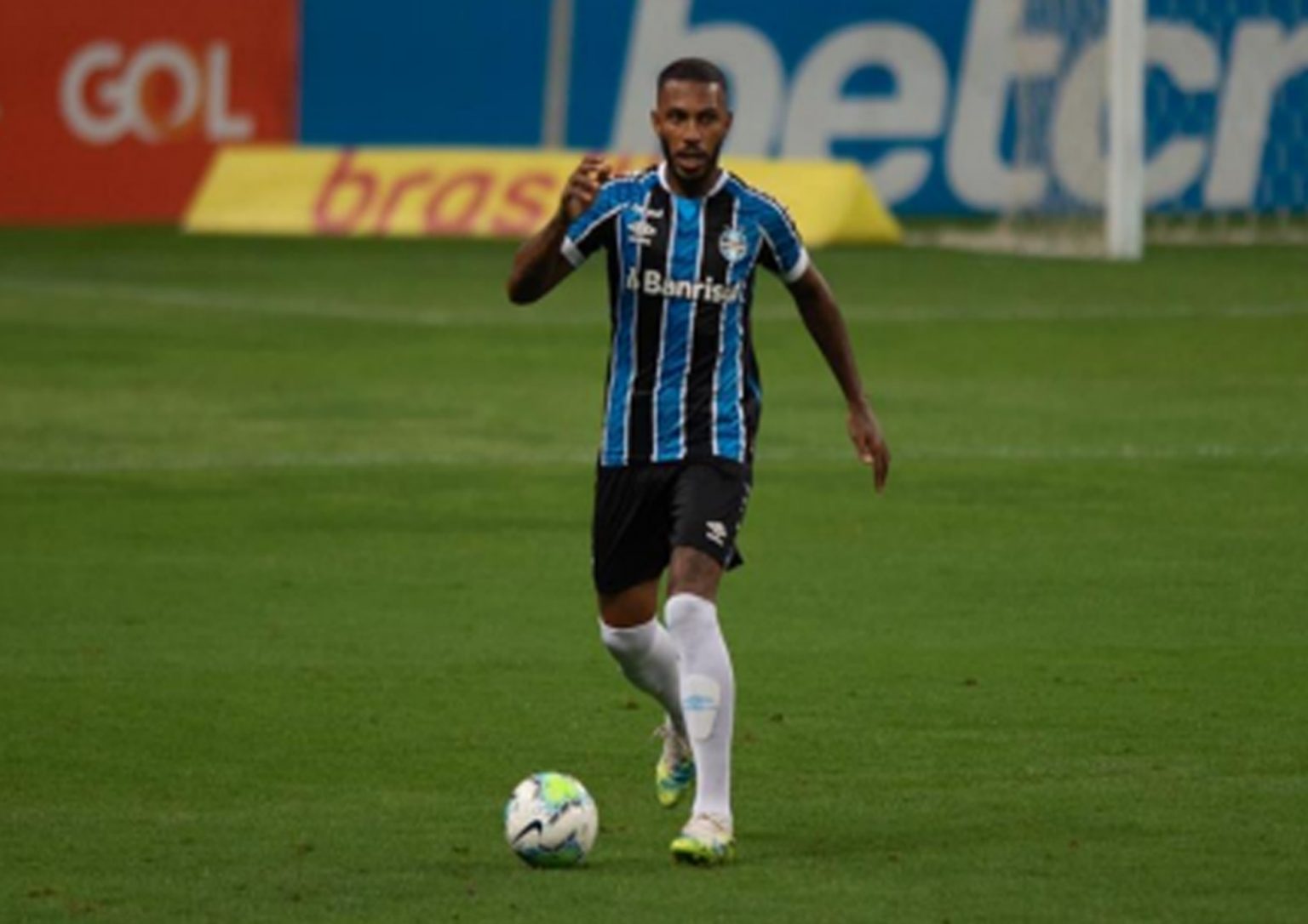 Paulo Miranda retorna e fica como op&ccedil;&atilde;o para o sistema defensivo do Gr&ecirc;mio