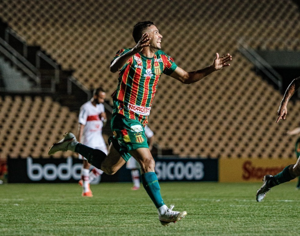 Sampaio Corrêa vence CRB no Castelão pela Série B