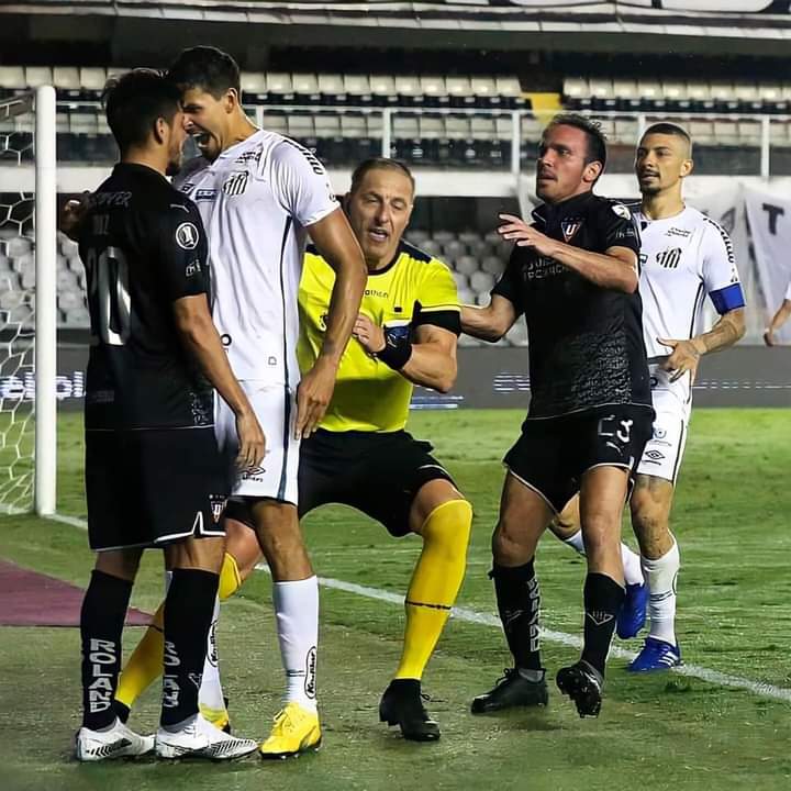 Santos perde para LDU no tempo normal e empata na “prorrogação”