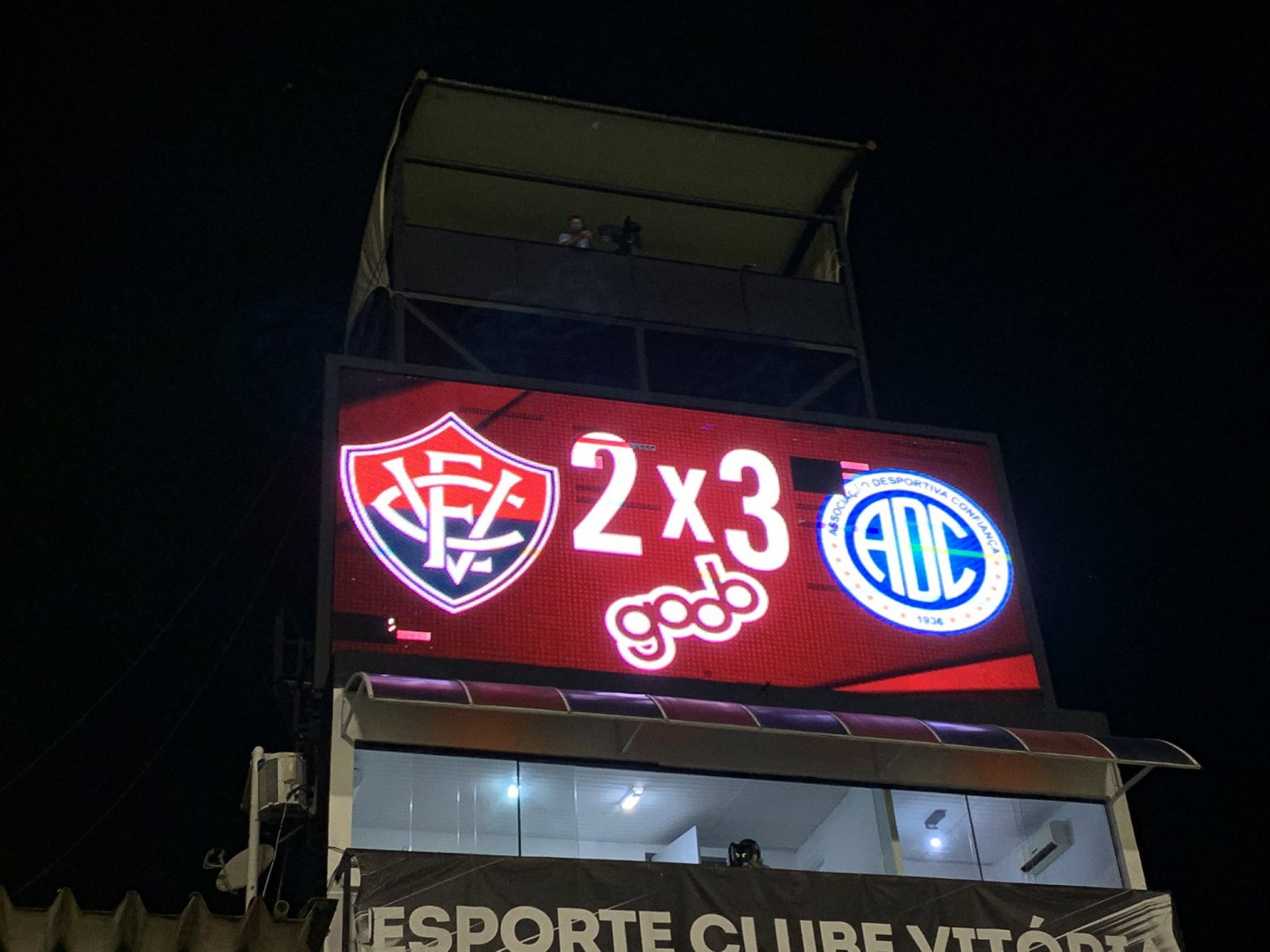 Confiança vira em dois minutos e se aproxima do G4 da Série B