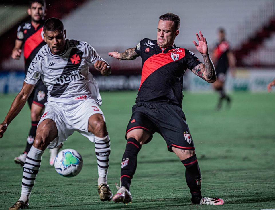 Vasco empata com Atlético-GO e deixa a zona de rebaixamento do Brasileirão