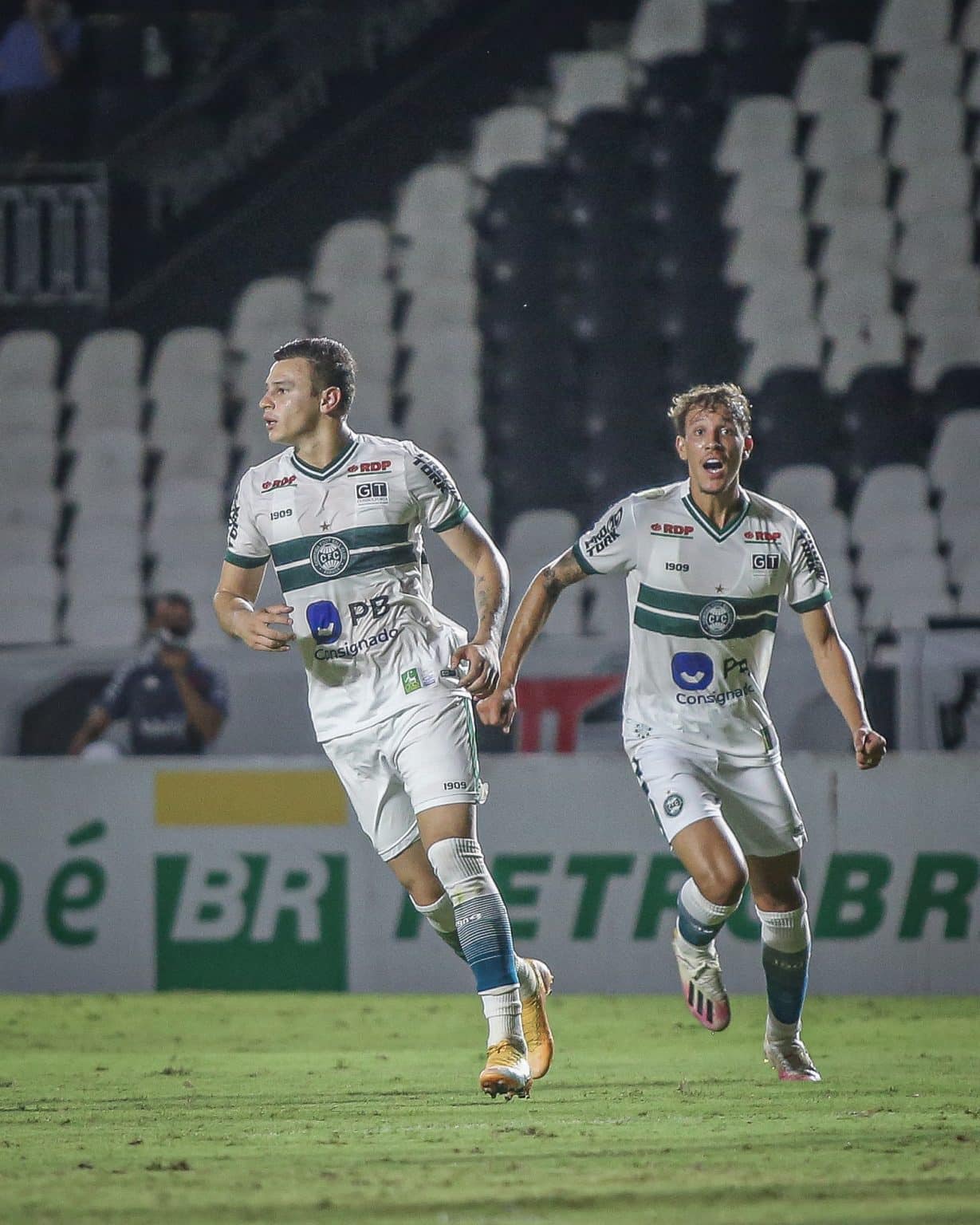 Coritiba vence após 10 jogos e sai da lanterna do Brasileirão Série A 2020