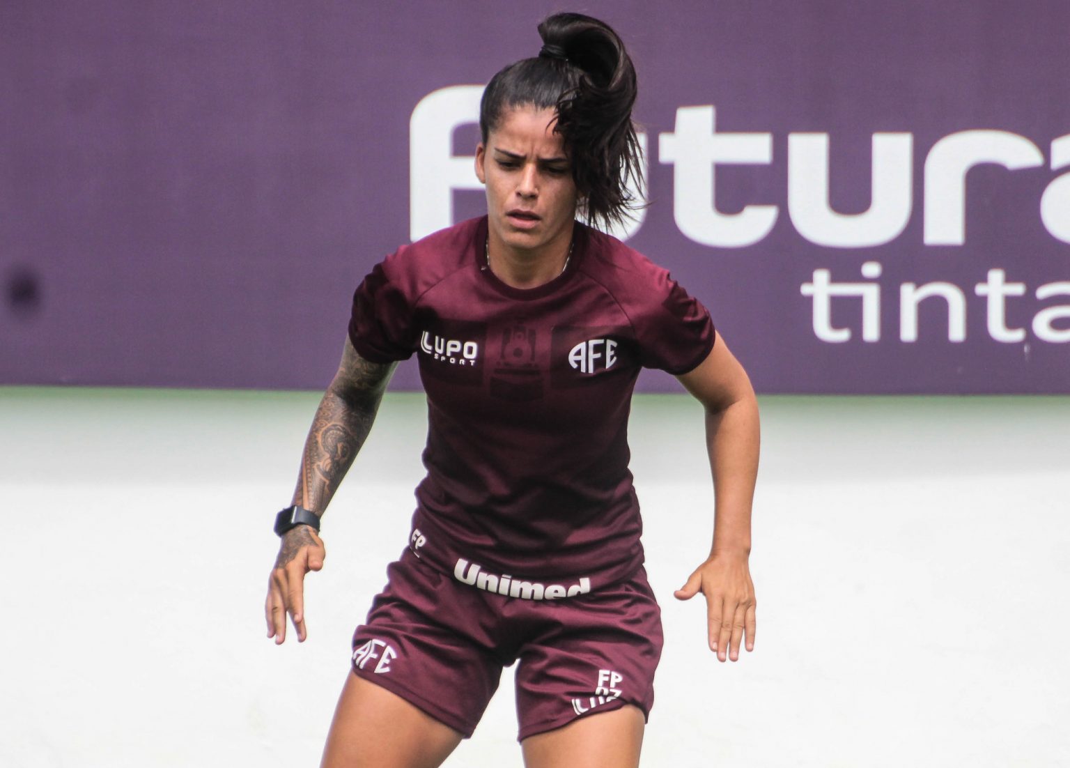 Atacante destaque segue por mais um ano na Ferroviária