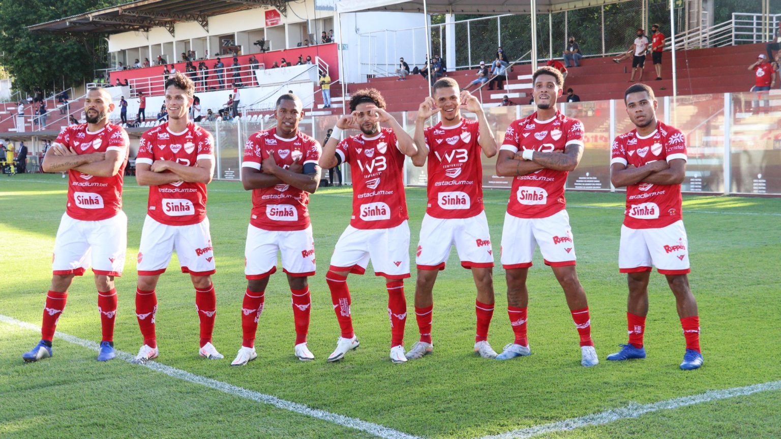 Vila Nova passeia sobre o Remo e encaminha o Tri