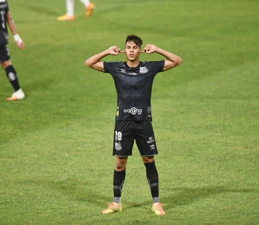 Kaio Jorge pode deixar Santos de graça