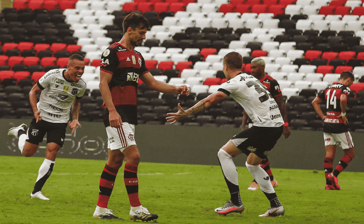 Ceará brilha, e, com dois gols, bate Flamengo dentro do Maracanã
