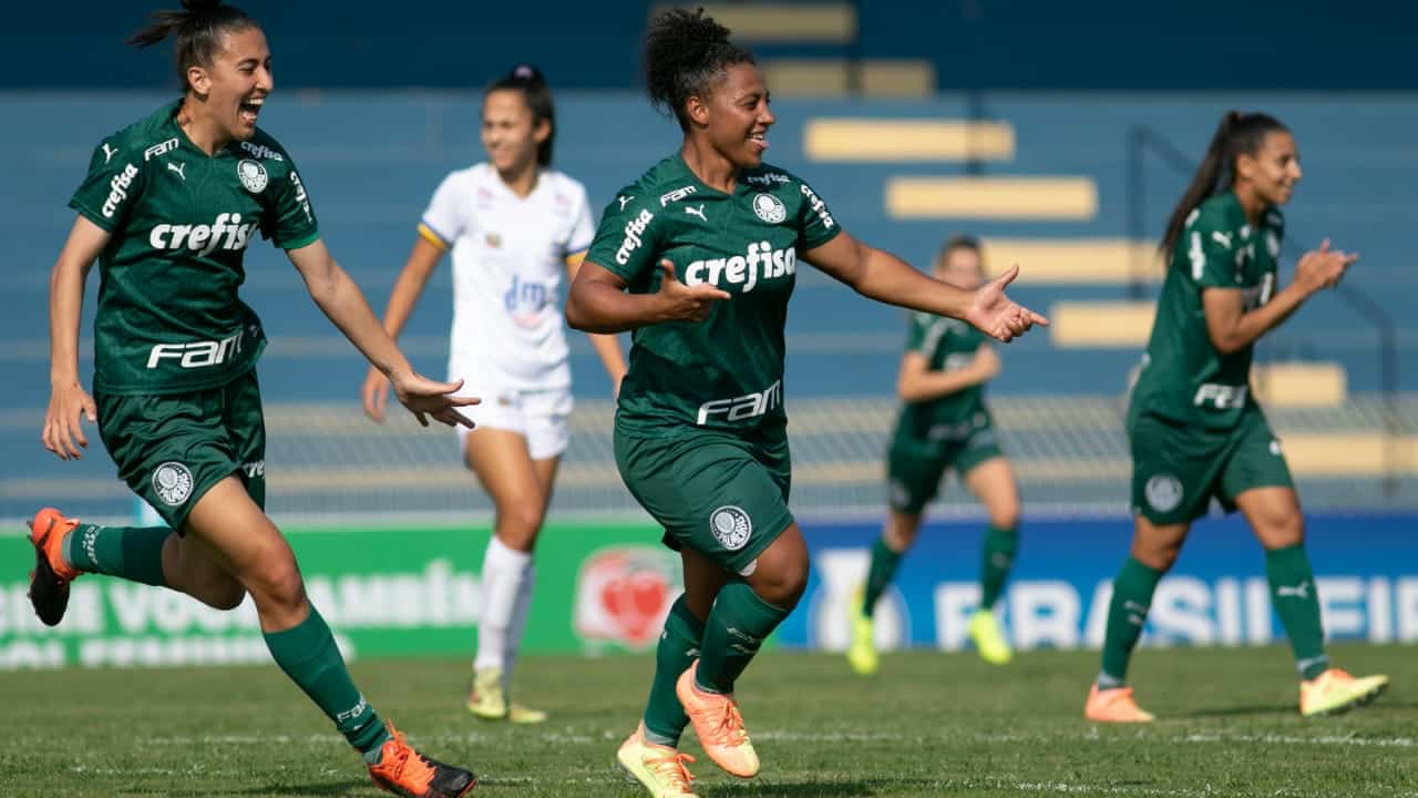 Carla Nunes anuncia sua saída do Verdão