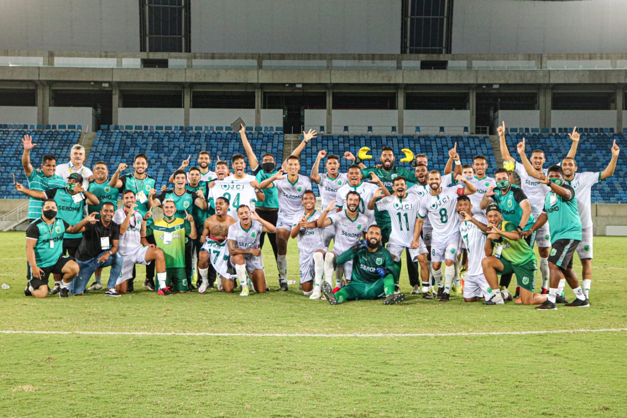 Leston Jr. celebra acesso do Floresta à Série C
