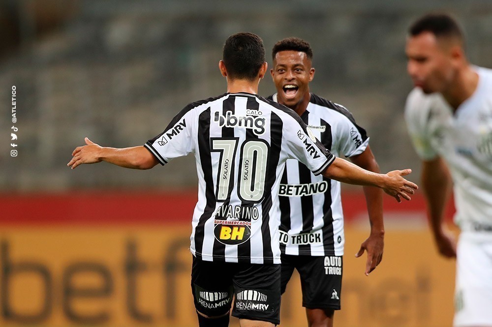 Savarino anota dois sobre o Santos e Atlético-MG sobe na tabela do Brasileirão