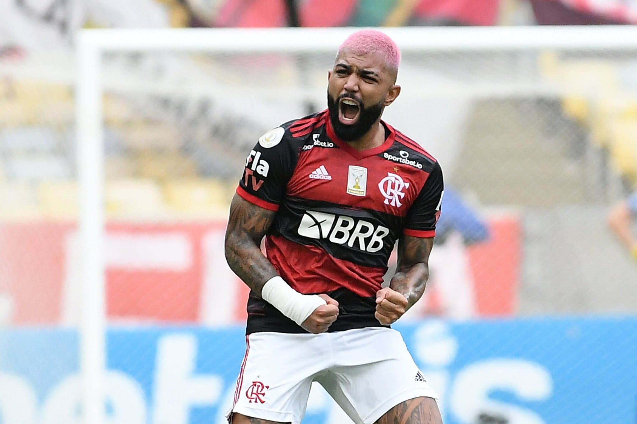 Flamengo bate Corinthians e mantém briga pelo título Brasileiro acirrada