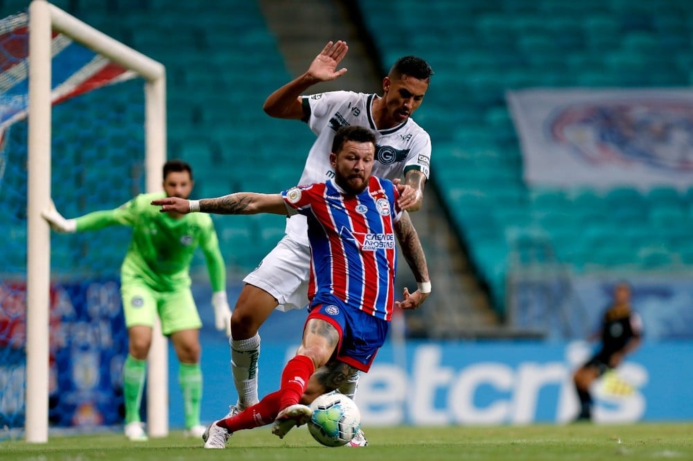 Em jogo de seis gols, Goiás arranca empate com Bahia e segue vivo contra a queda