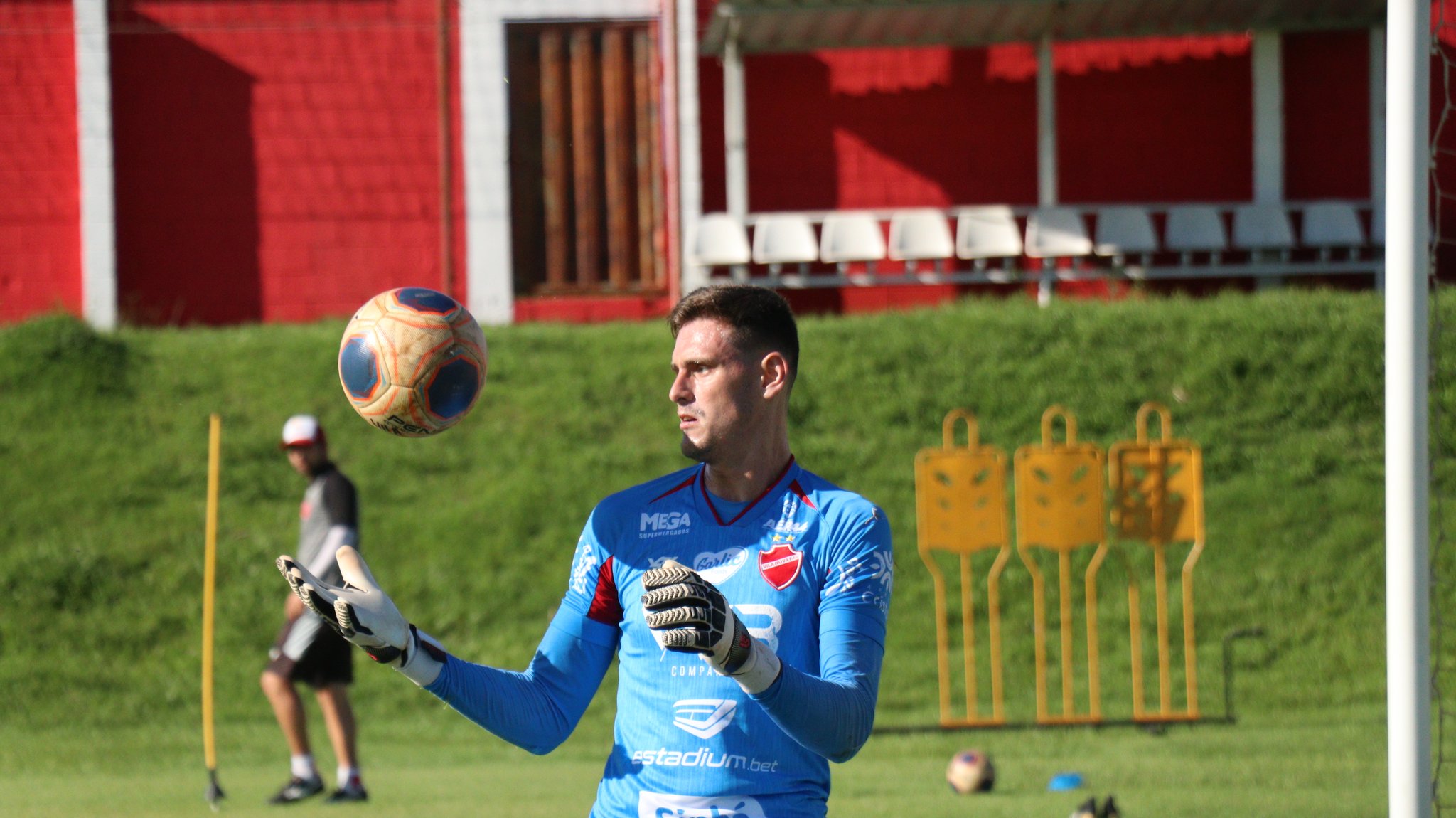 Georgemy é apresentado no Vila Nova e fala de experiência na Seleção Brasileira