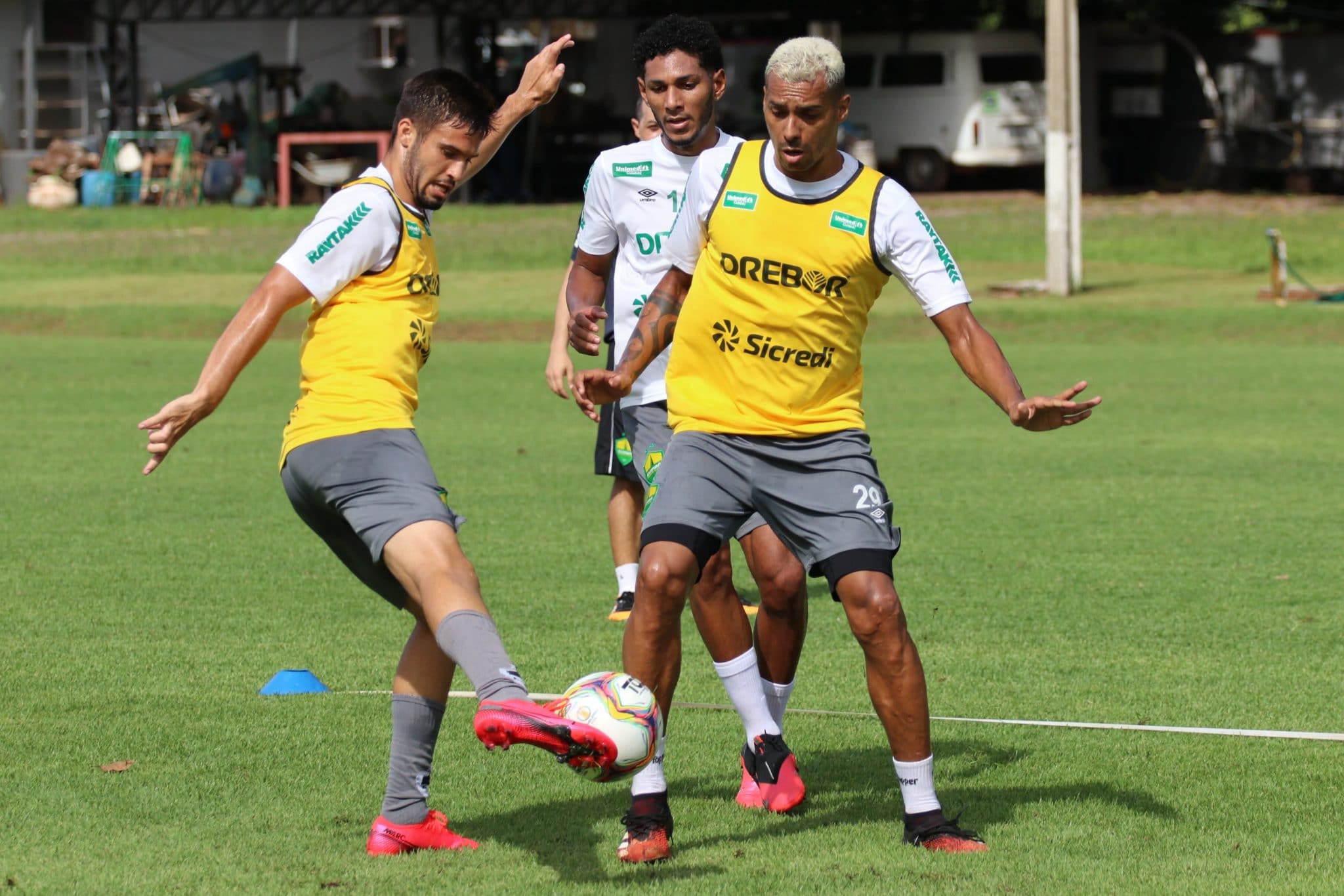 Cuiabá realiza treinamentos e emite nota oficial