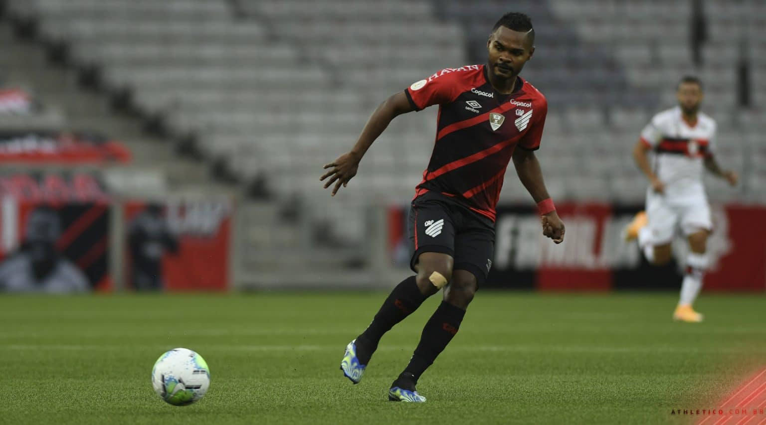 Athletico entra no G8 do Brasileirão, após vencer Atletico-GO