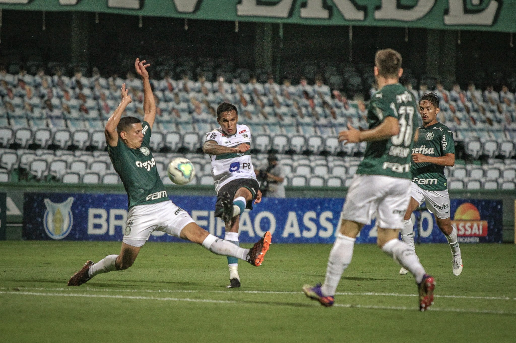 Coritiba vence com um a menos os reservas do Palmeiras