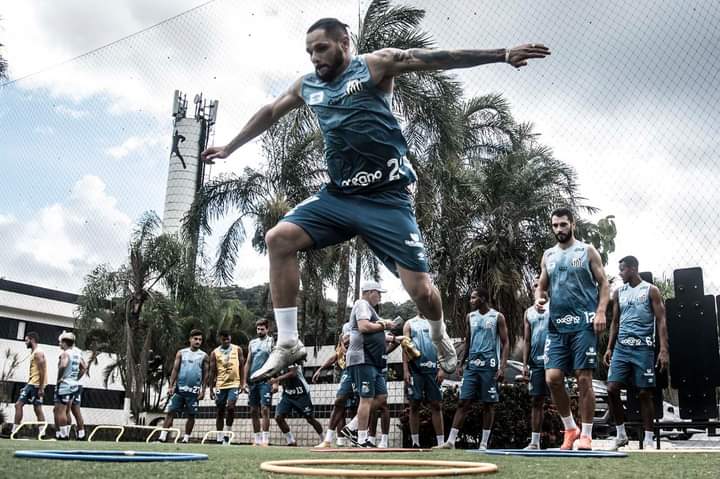 Santos esboça provável time titular