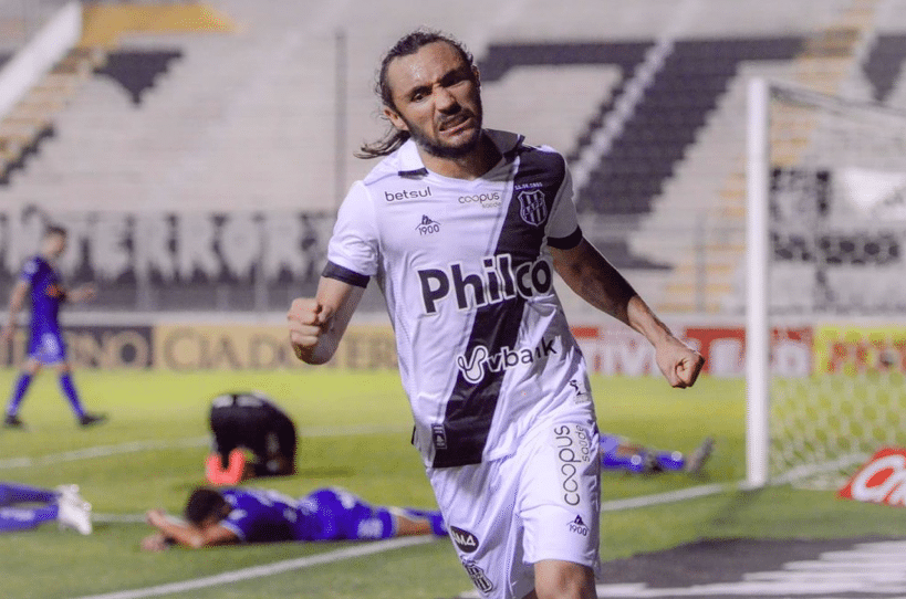 Em entrevista descontraída, Apodi falou sobre carreira e objetivos na Ponte